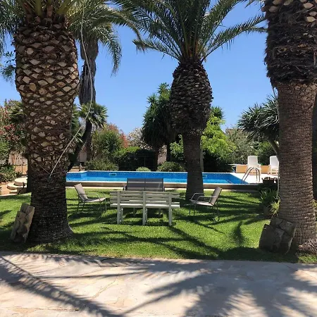 Yucca בית הארחה 3*