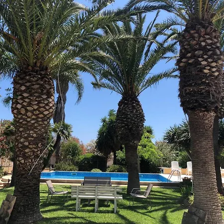 Yucca Guest house *